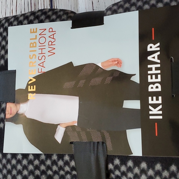 🆕️ IKE BEHAR REVERSIBLE FASHION WRAP (GREY & BLACK) - Picture 4 of 8